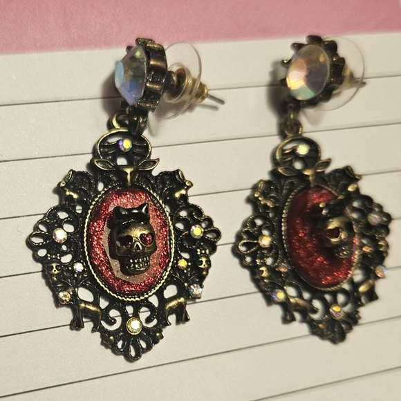 Betsey Johnson Vintage Dark Forest Black Skull Chandelier Earrings (NEW) - Picture 3 of 4
